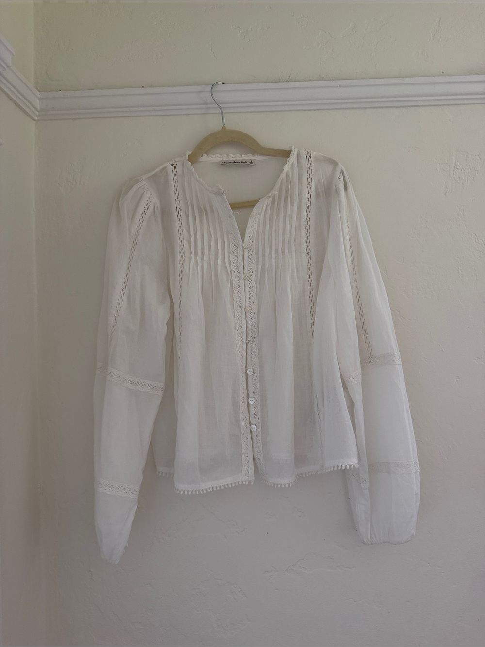 Abercrombie & Fitch White Cotton Lace-Trim Button Front Blouse
